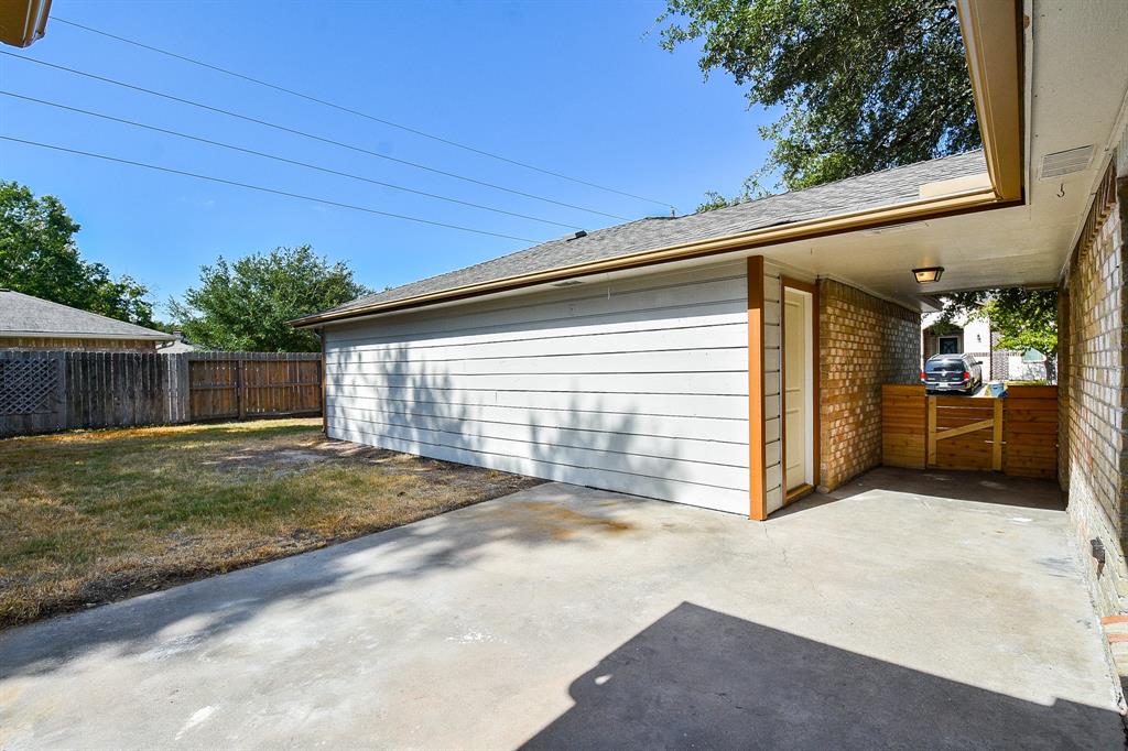 13615 Pepper Knoll Dr, Houston, TX 77065