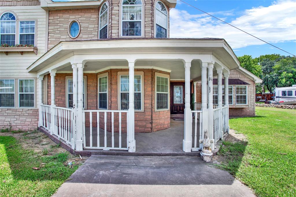 Welcome home!  There is plenty of room to roam here Just over 3100 sq ft with 4 bedrooms and 4 car garage.  Did NOT flood during Harvey.