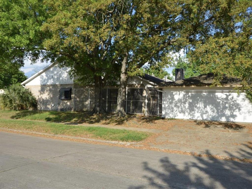 8027 Candle Ln, Houston, TX 77071