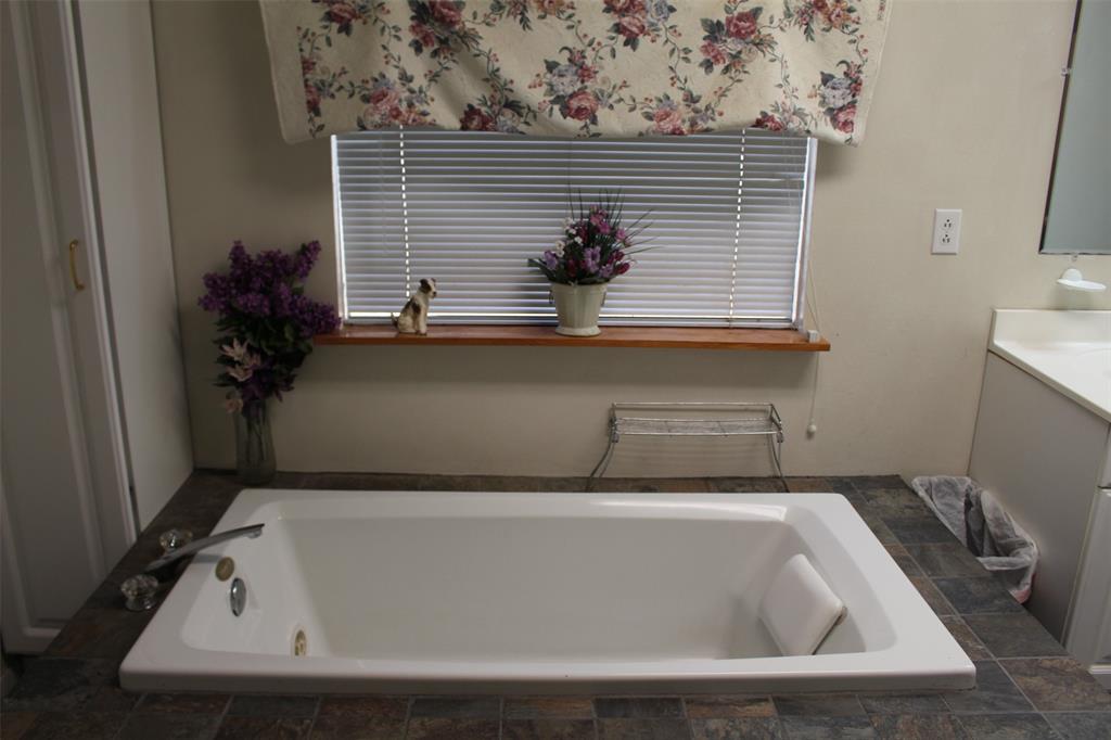 Relax and enjoy this Jetted tub in the Primary Bath after a full day of fun on the Lake.