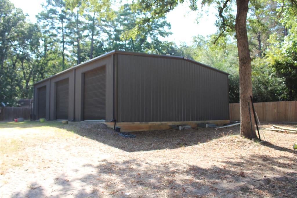60x40 Shop with 3, 12 ft roll up doors, & Guest apartment and man cave.