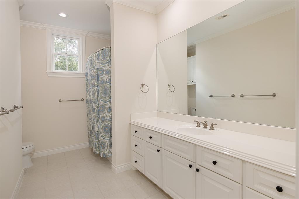 Light filled bathroom - everything has been impeccably maintained