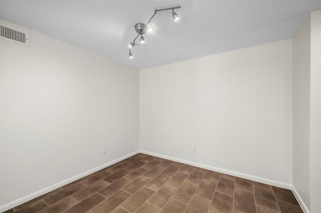 Photo #12: 25460317 Listing 