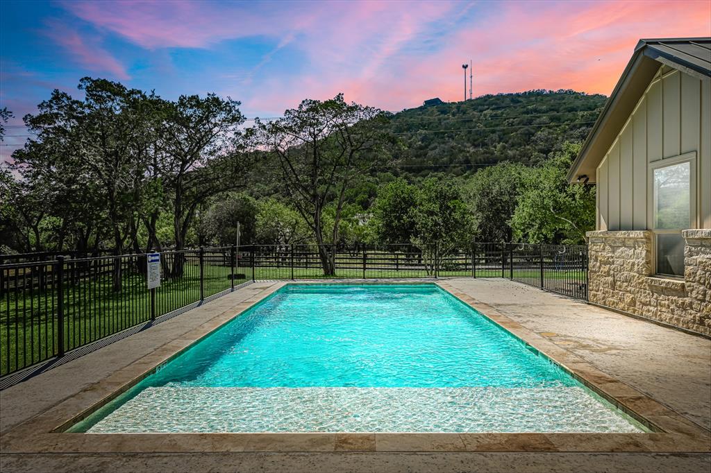 15 Heartstone Ln, Concan, TX 78801