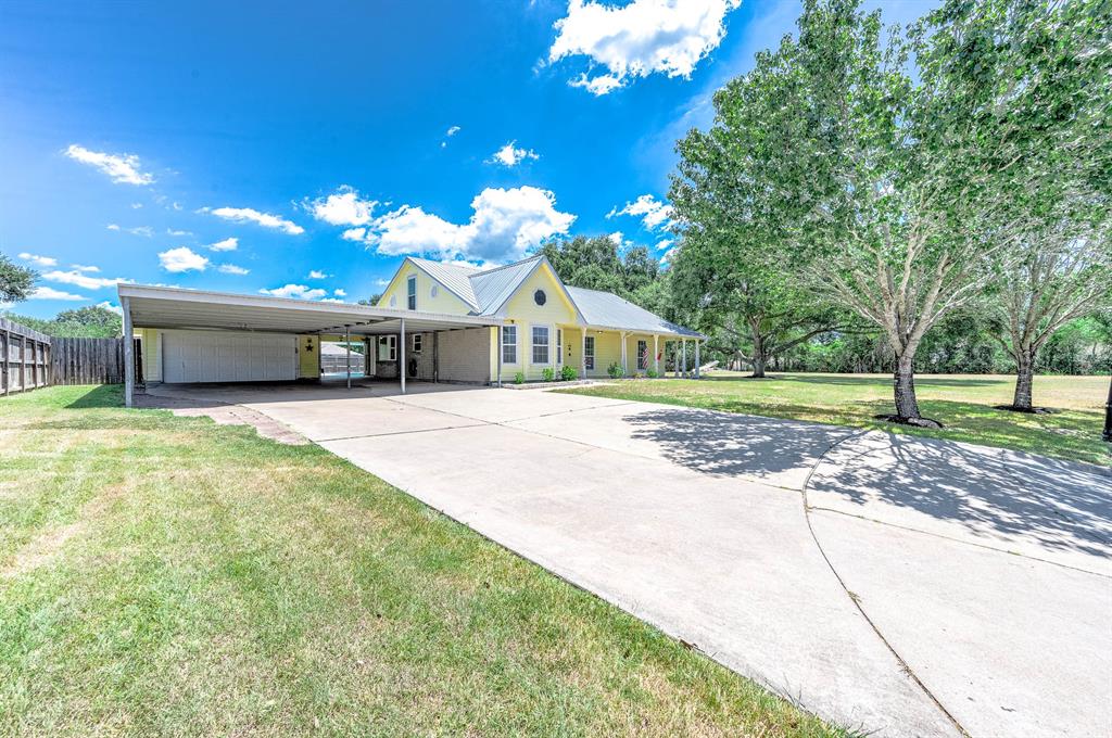 THIS COUNTRY CHARMER SITS ON A PRIVATE CULDESAC... HAS AN OVERSIZED 2 CAR GARAGE, HUGE CARPORT, HUGE COVERED PATIO, SUPER NICE POOL & DECKING, POOL HOUSE, POLE BLDG AND +/- 1.15 ACRES! CHECK OUT THIS CHARMING HOME TODAY.