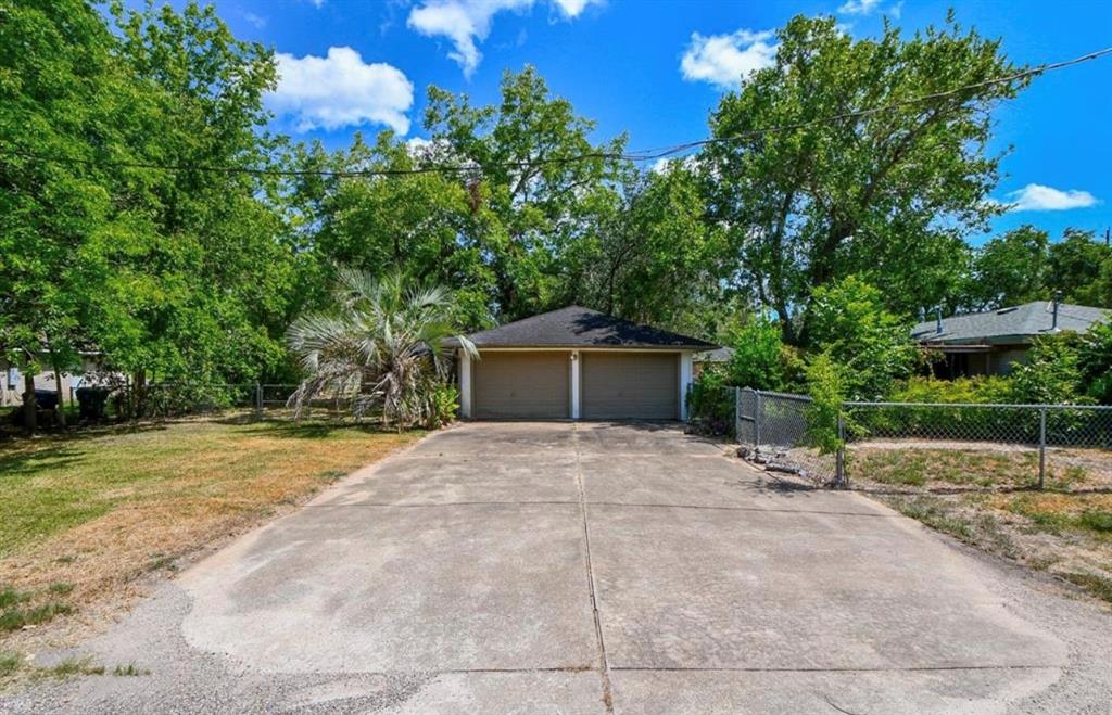 502 N Mahan St, Richwood, TX 77531