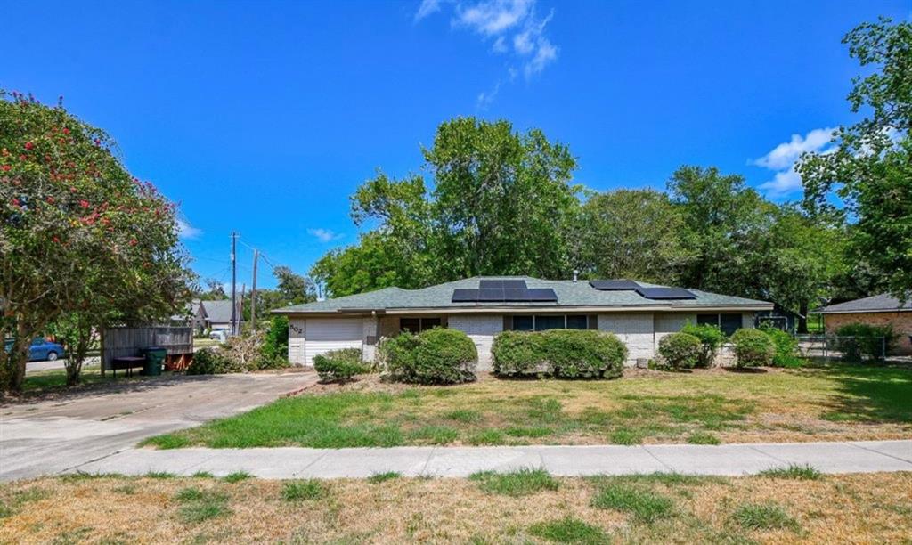 502 N Mahan St, Richwood, TX 77531