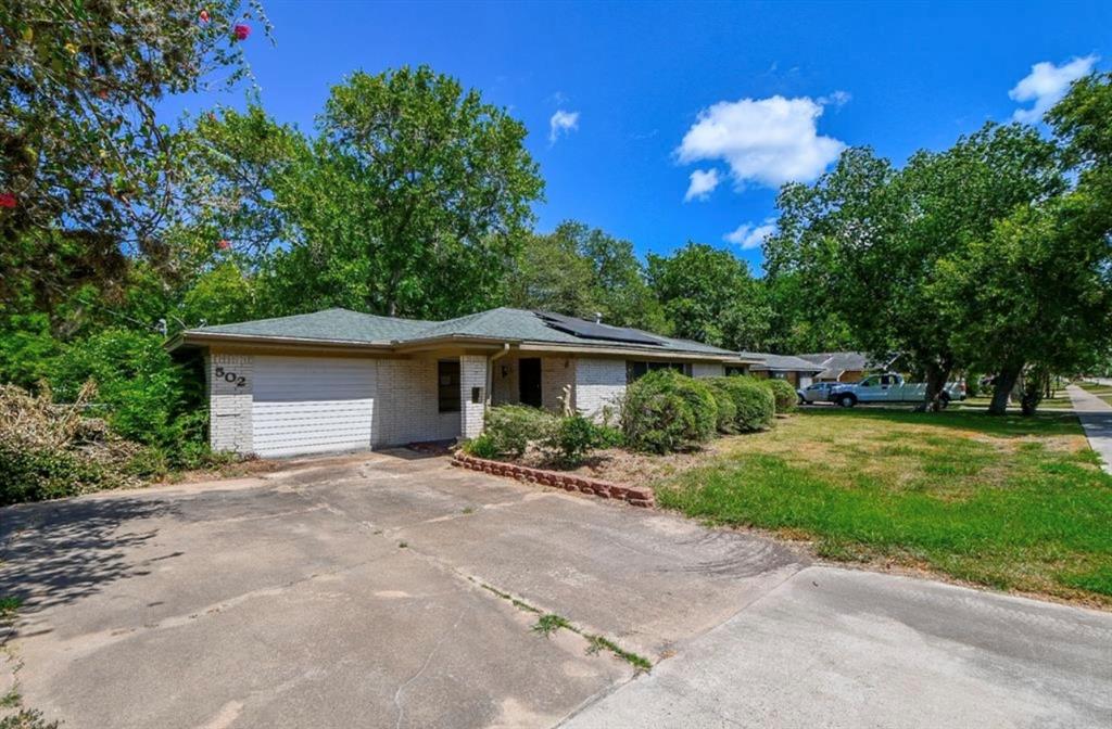 502 N Mahan St, Richwood, TX 77531