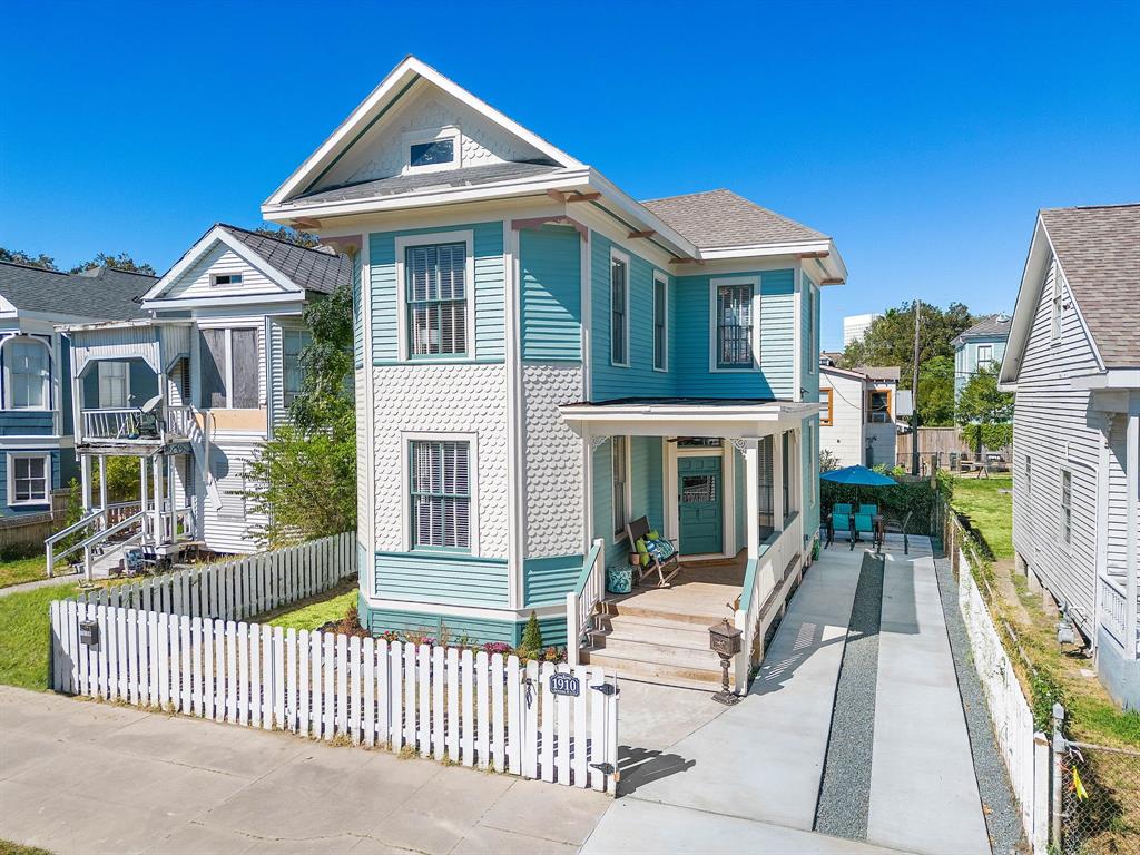 1910 Avenue M 1/2, Galveston Photo
