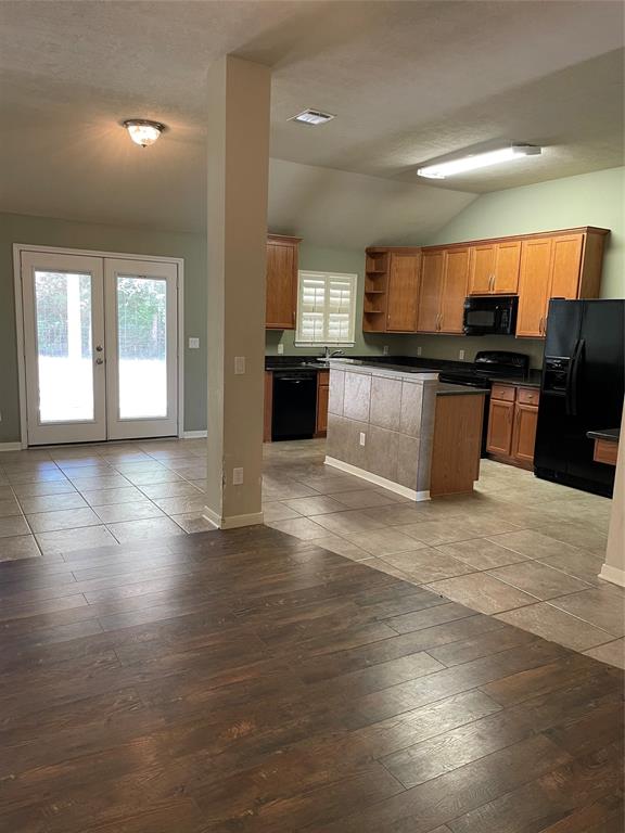 Kitchen open into living/dining area