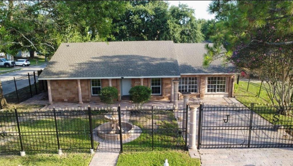506  Allen Court Alvin Texas 77511, Alvin