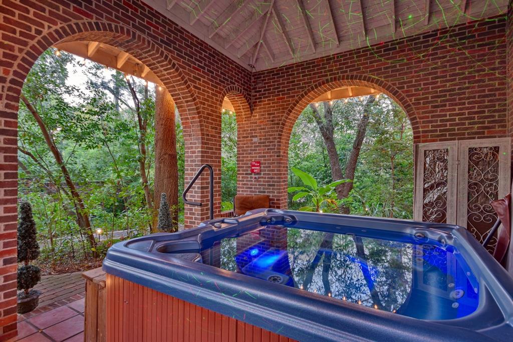 Spa / Hot Tub Building covered with greenery for privacy