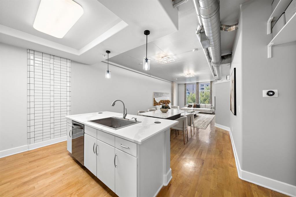 Photo #9: 33979759 Listing 