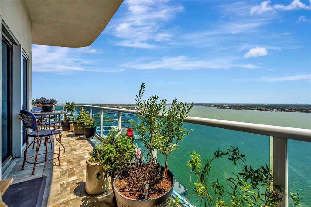 Nice balcony with views of Clear Lake, Galveston Bay and Kemah