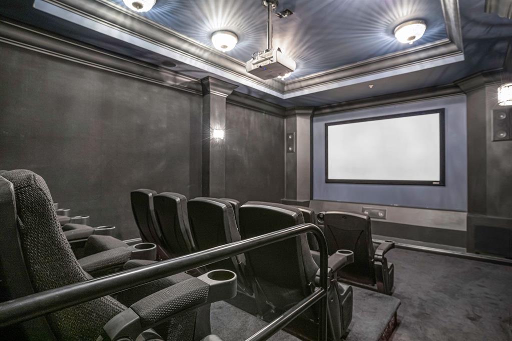 Movie room, 13 seats