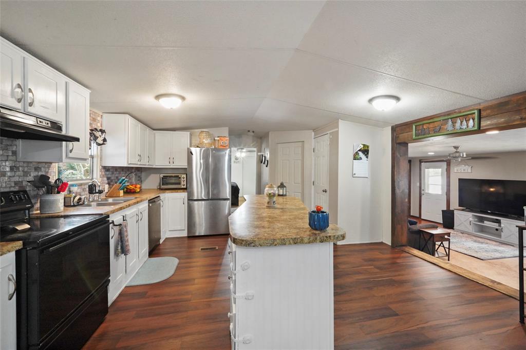 456  County Road 2343  Dayton Texas 77535, 52