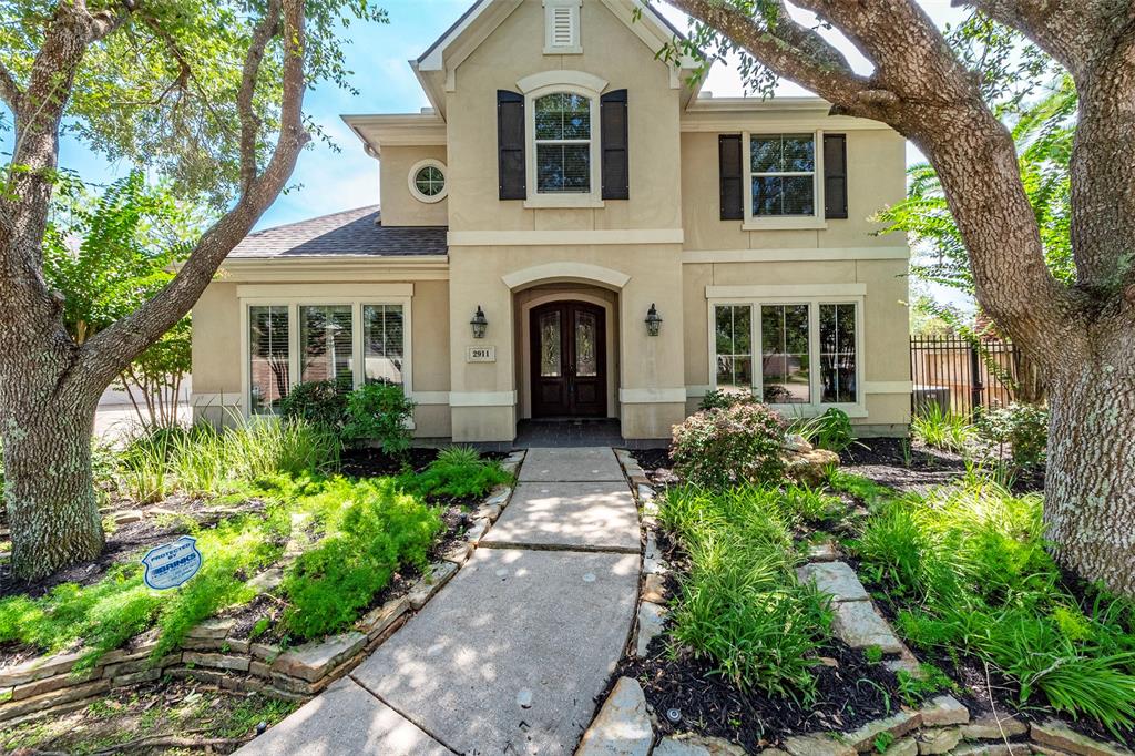 2911 Silver Maple Court, Friendswood, TX 77546