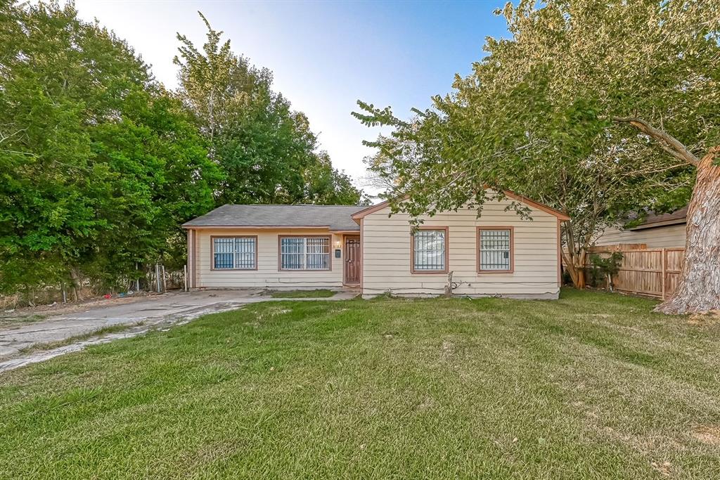 6163  Beldart Street Houston Texas 77033, 3