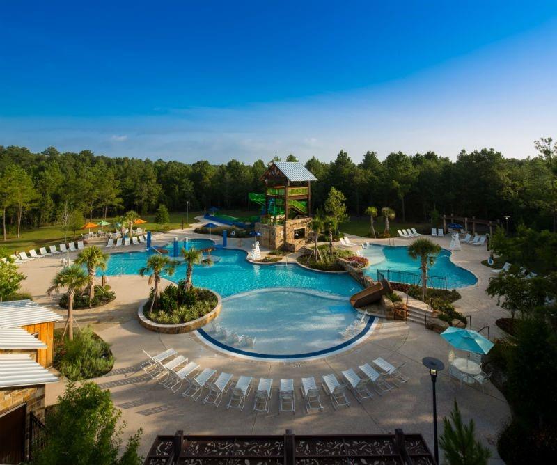 Forest Island, an exciting 16-acre tennis and aquatics center in the heart of Woodforest, is a focal point of fun in the community, complete with two tennis courts, a basketball court and two pool complexes that rivals the finest Texas water parks.