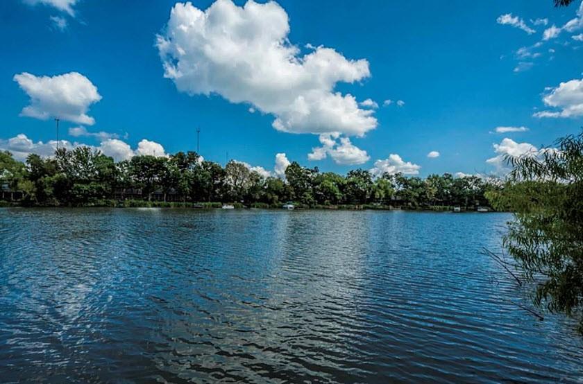Surrounded by 130 acres of natural lake!