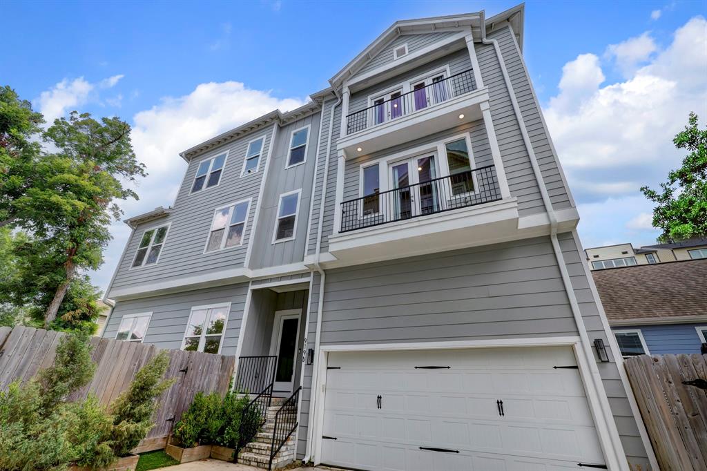 Welcome to 919 West 16th! This Stunning Three-Story Heights Home features 4 bedrooms, 3 and 1 half bathrooms, a spacious backyard and entertainer\'s dream open floor plan.