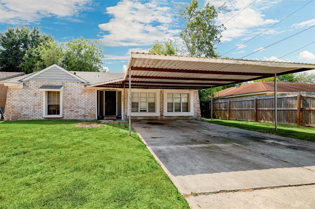 3105 Long Meadow Dr, Baytown, TX 77521