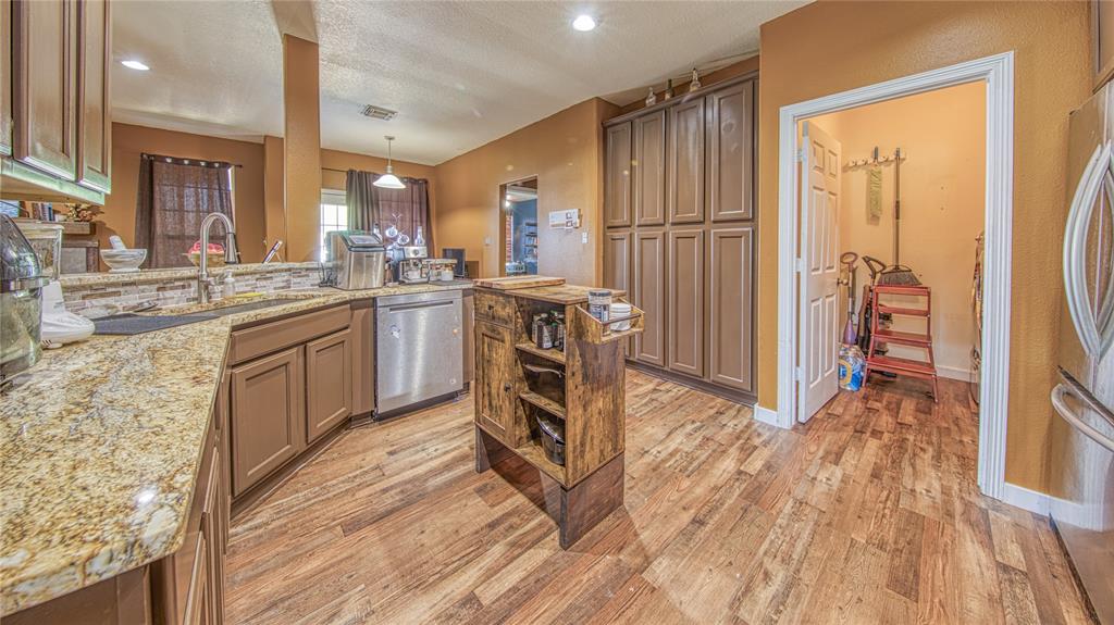 13262 Lake Breeze Ln, Willis, TX 77318