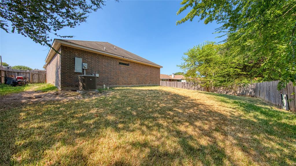 13262 Lake Breeze Ln, Willis, TX 77318