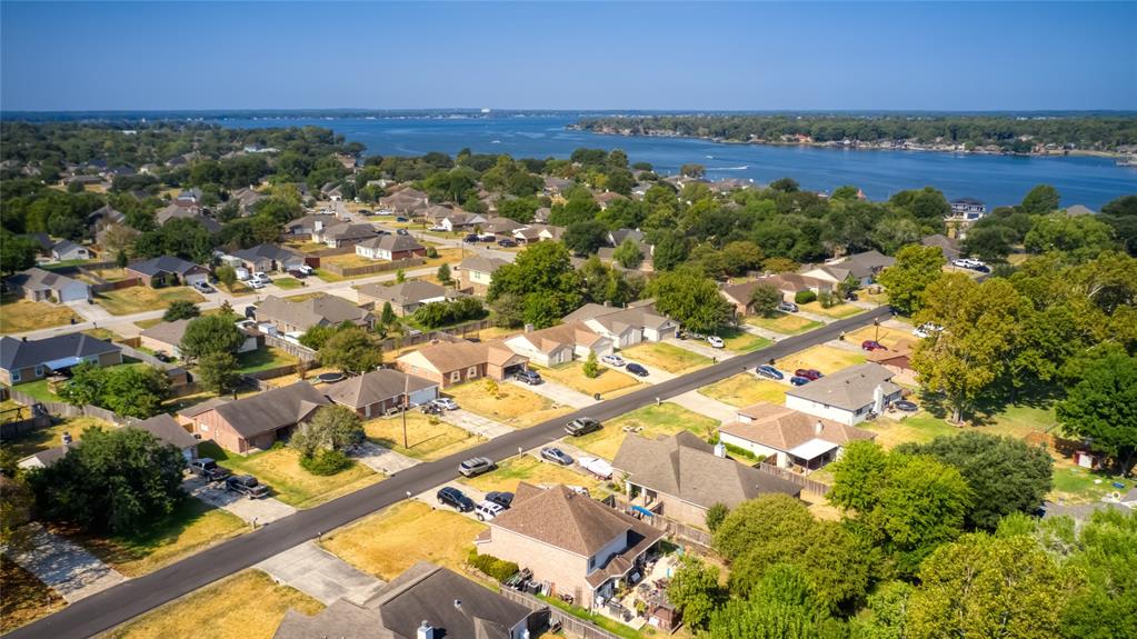 13262 Lake Breeze Ln, Willis, TX 77318