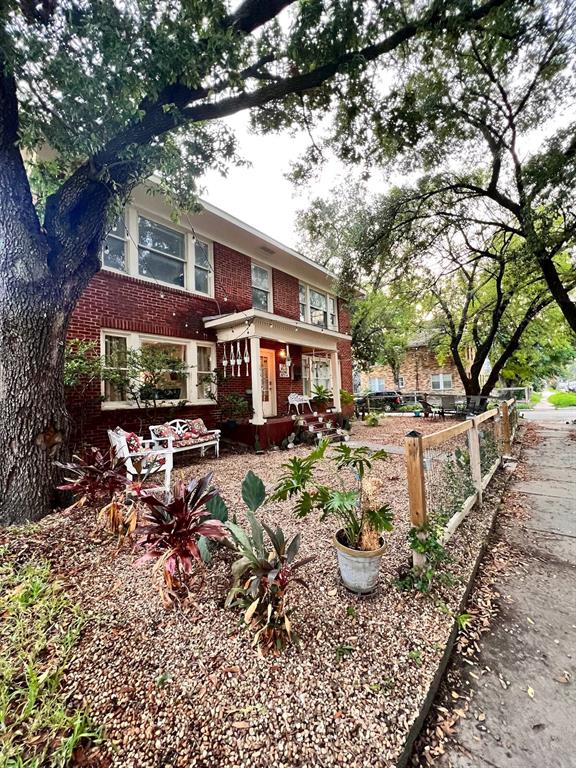 1302 W Bell Street Houston Texas 77019, Houston