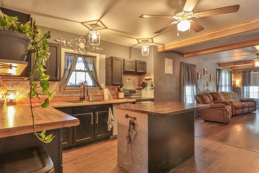12149  20th Street Santa Fe Texas 77510, 33