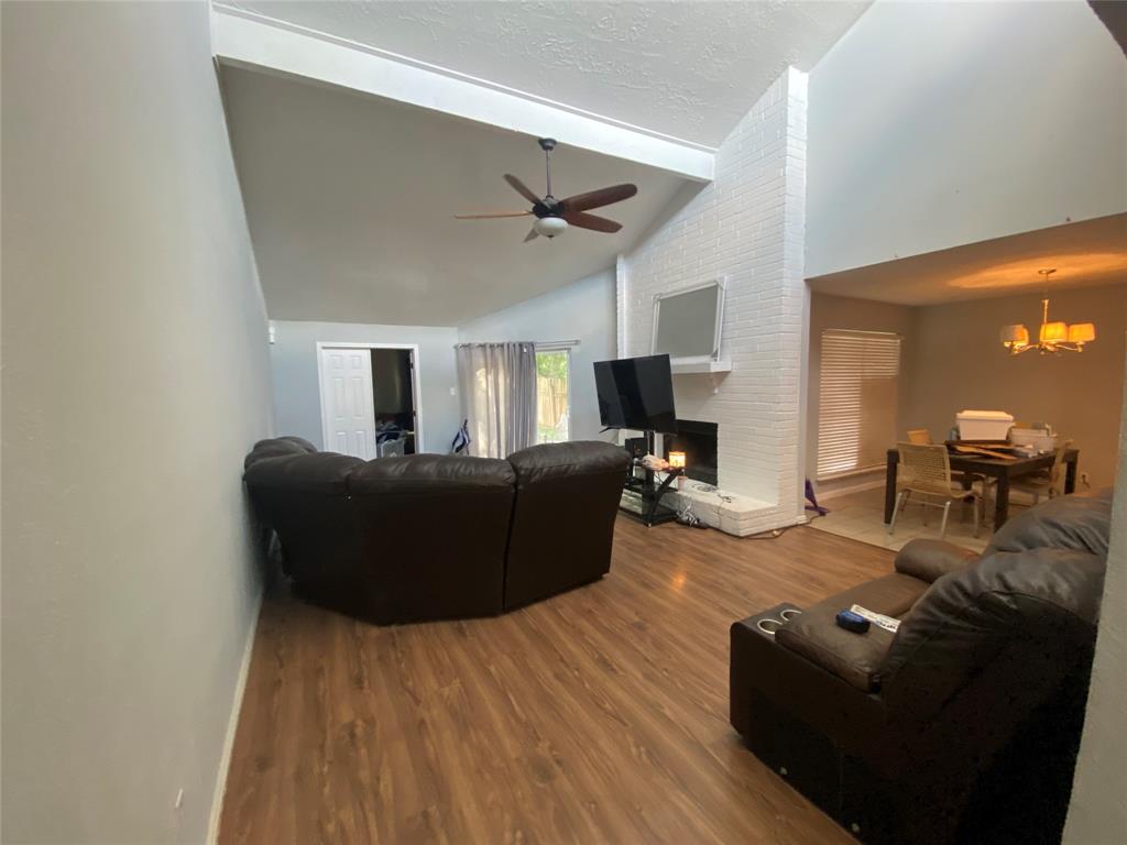 7010 Pouter Dr, Houston, TX 77083