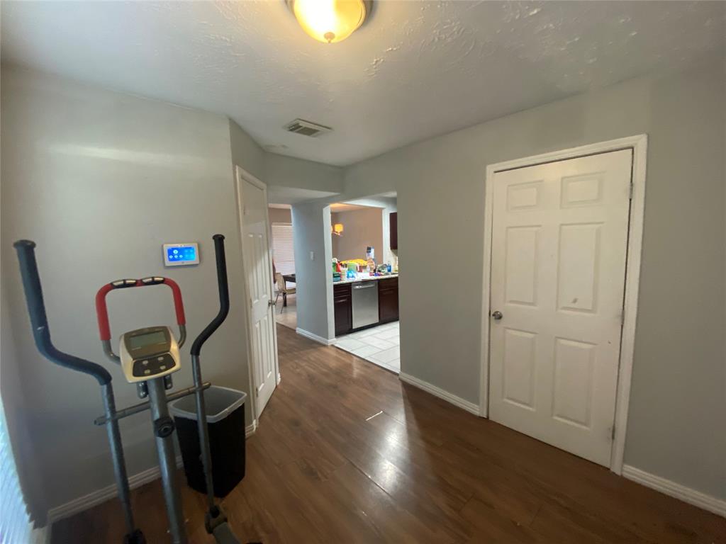 7010 Pouter Dr, Houston, TX 77083