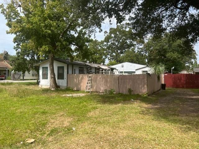 205  Earl Street Clute Texas 77531, 5