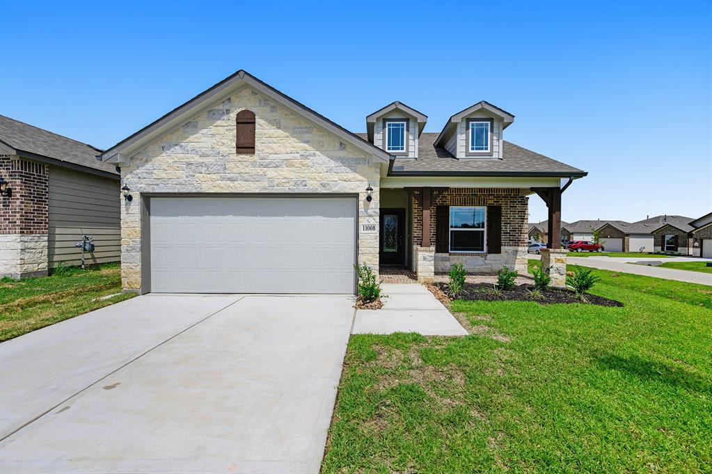 11008  Ondrea  Willis Texas 77318, Willis