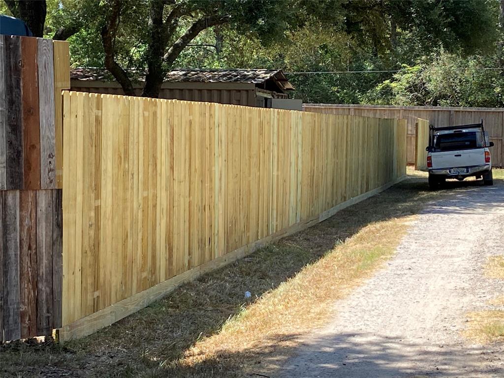 New fence on East side of driveway going to back of property and back apartment