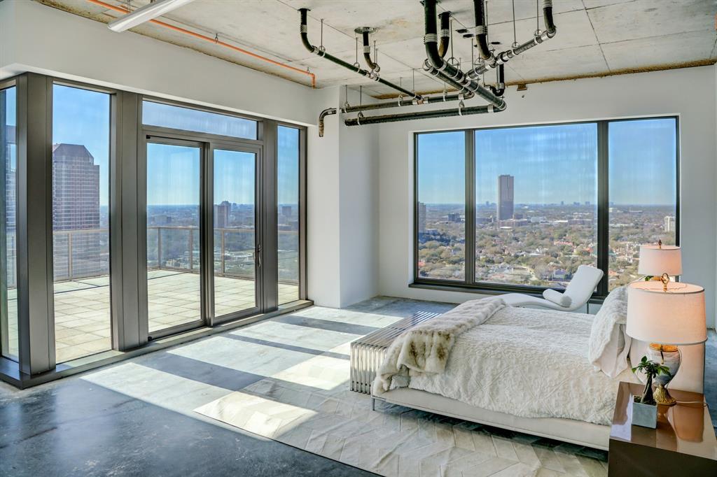 This gorgeous home features 270 degree view of Houston showcased in expansive windows throughout.