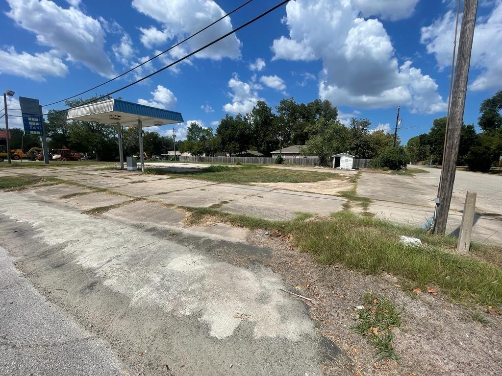 Are you planning your next development project and looking for a prime corner lot, look no further, this is it!! Excellent corner property in with multiple driveways, this is ready to start a new development. This site can be developed as your next Gas station, Grocery store, office building, retail strip center, car lot, QSR, etc. could be used for anything your mind wants. Call for more details.