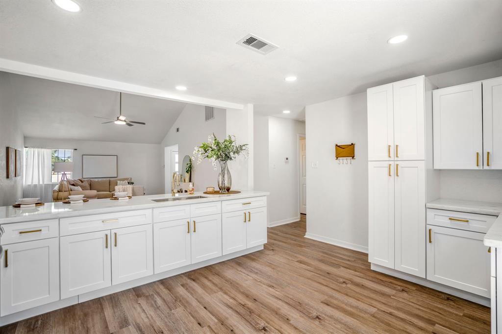 613 Myrtle Creek Drive, La Porte 613 Myrtle Creek Drive La Porte Texas 77571, 7