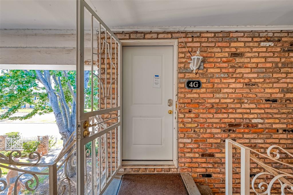 2101  Fountain View Drive Houston Texas 77057, Houston