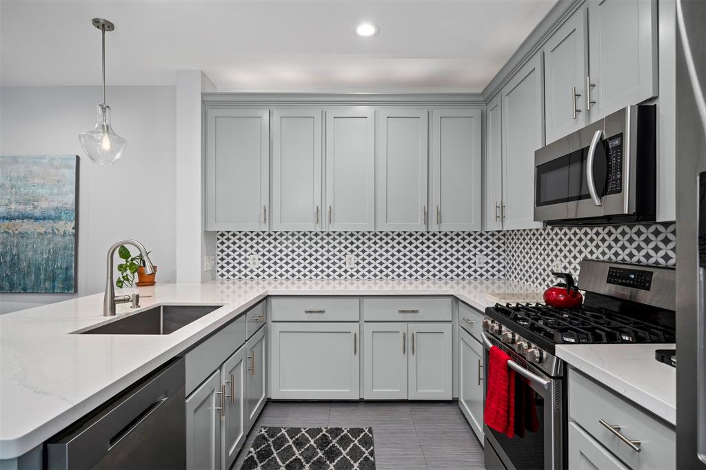 Photo #12: 20227984 Listing 