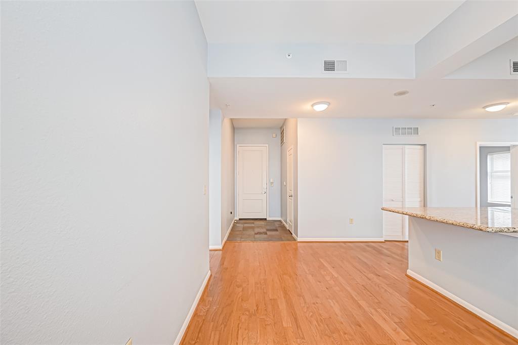 Photo #8: 15617028 Listing 