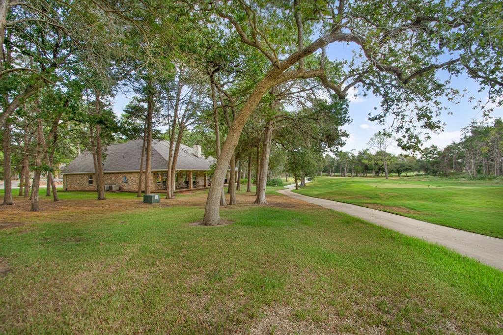 209 Oakmont Dr, New Ulm, TX 78950