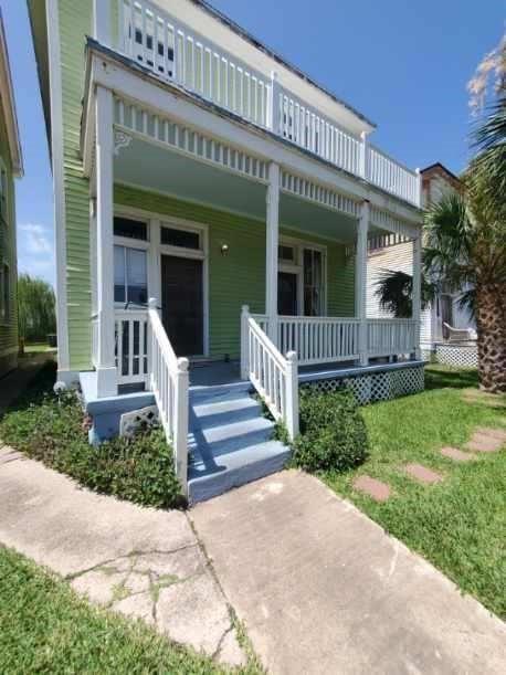 1608  Market Street Galveston Texas 77550, 33