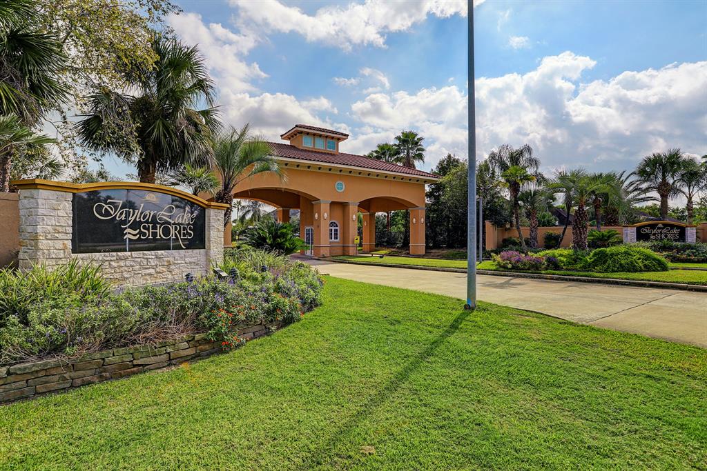 1780 Shore Line Dr, Seabrook, TX 77586