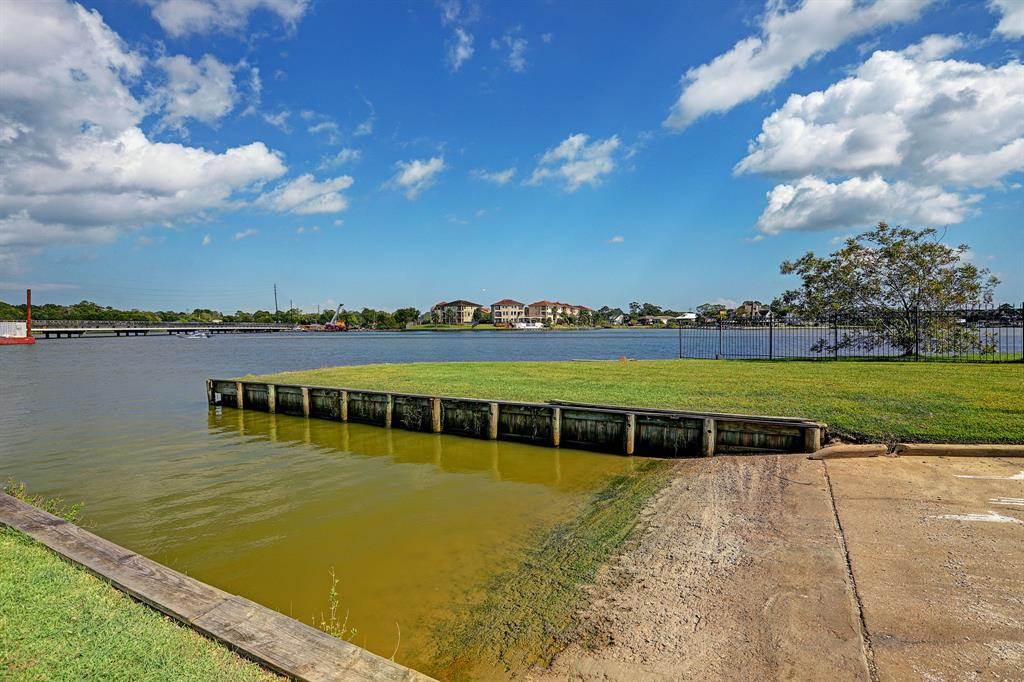 1780 Shore Line Dr, Seabrook, TX 77586