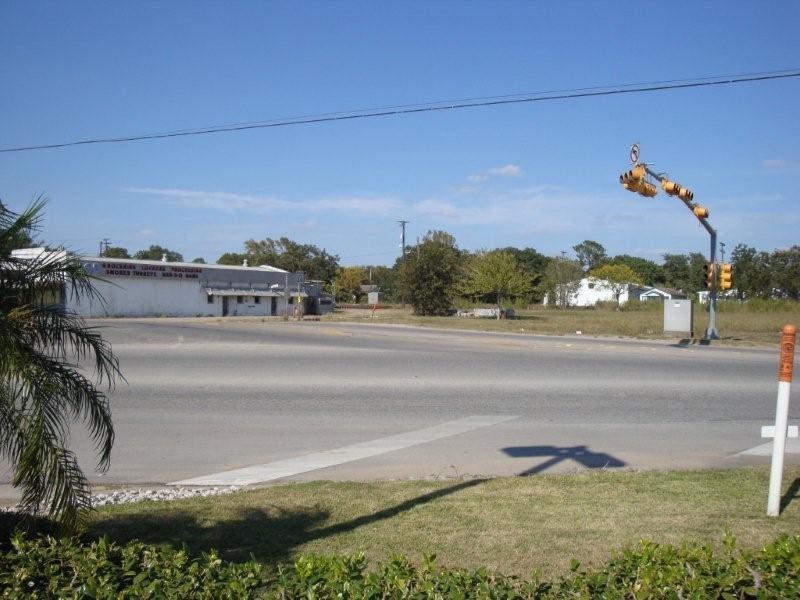 418 E Main Street , Eagle Lake, Texas image 4