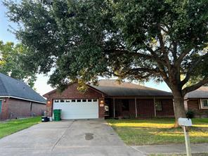 825 Manor Drive, Angleton, TX, 77515