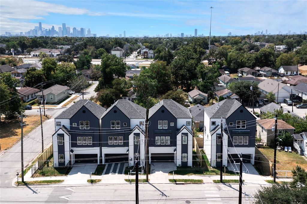 726  E 33rd Street Houston Texas 77022, 9