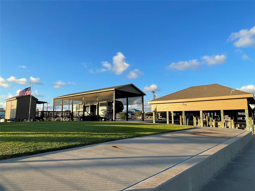 1303 County Rd 203 Caney Court Ct, Sargent, TX 77414